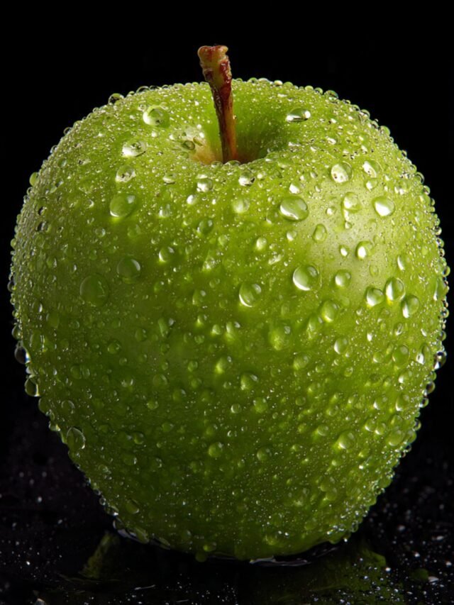 Fresh green apple showing surprising health benefits like weight loss, glowing skin, heart health, and improved digestion.